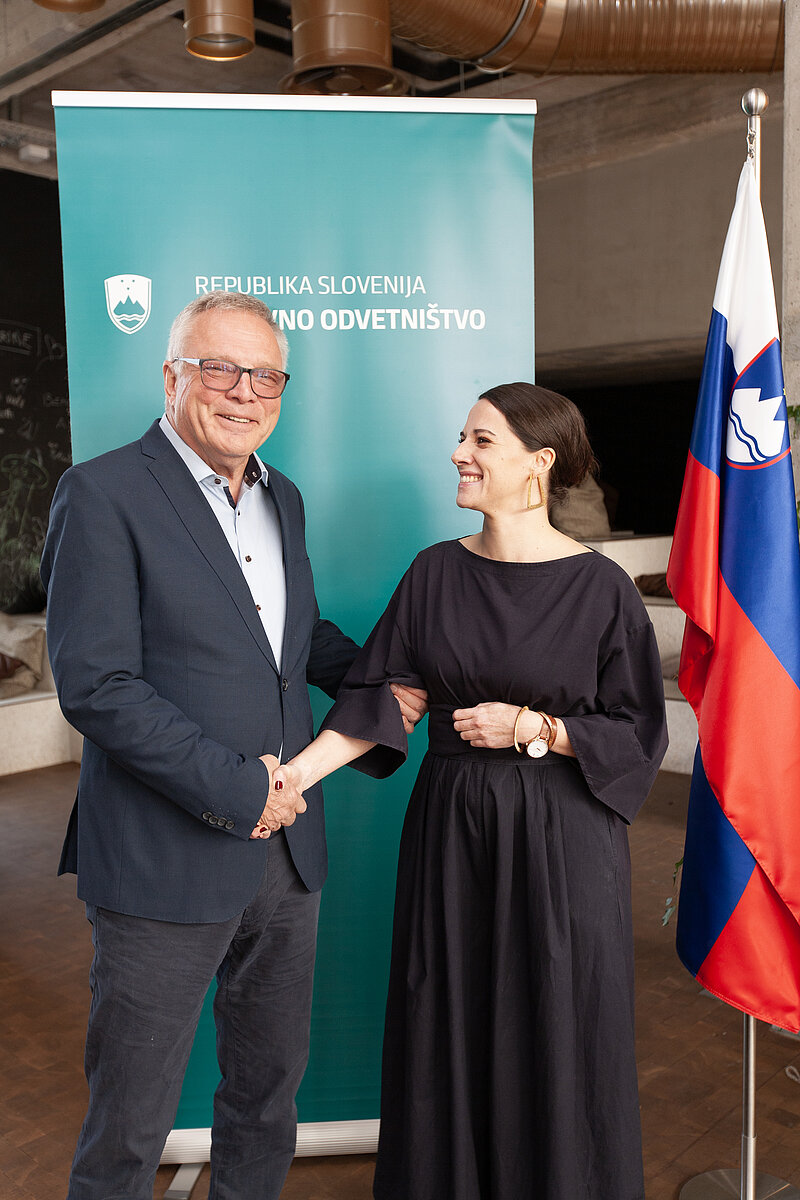 Na fotografiji sta minister za naravne vire in prostor Jože Novak in generalna državna odvetnica dr. Ana Kerševan. Foto: Ana Hribar 