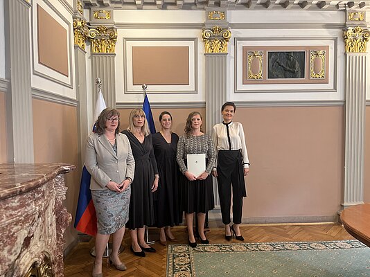 Namestnica generalne državne odvetnice Aleksandra Vrhunc Kovačič, vodja Zunanjega oddelka v Novem mestu Sonja Popovič, generalna državna odvetnica dr. Ana Kerševan, državna odvetnica Nina Ilovar Mesojedec, državna sekretarka mag. Valerija Jelen Kosi