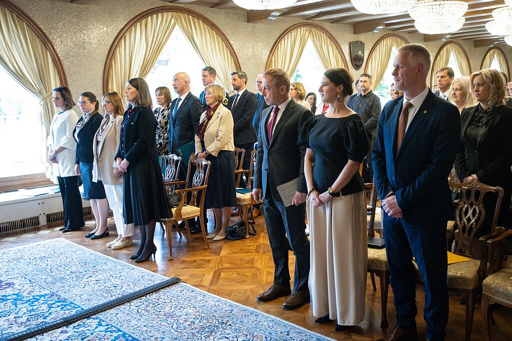 Fotografija: Bor Slana, STA Stoječi udeležecni ob himini