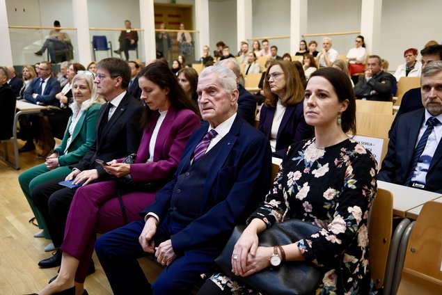 Udeleženci konference, prva vrsta