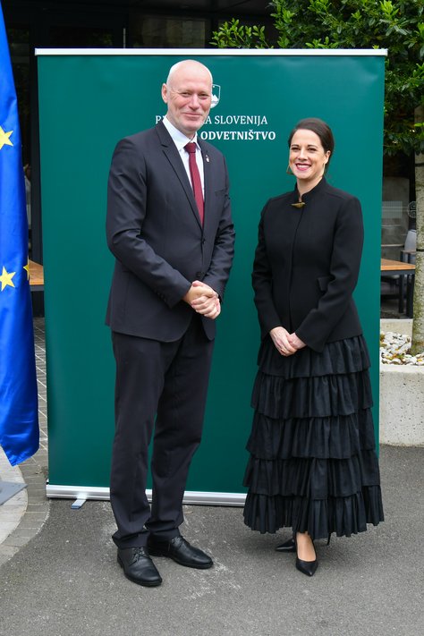dr. Milan Brglez, državni sekretar na Ministrstvu za pravosodje, generalna državna odvetnica dr. Ana Kerševan dr. Milan Brglez, državni sekretar na Ministrstvu za pravosodje, generalna državna odvetnica dr. Ana Kerševan