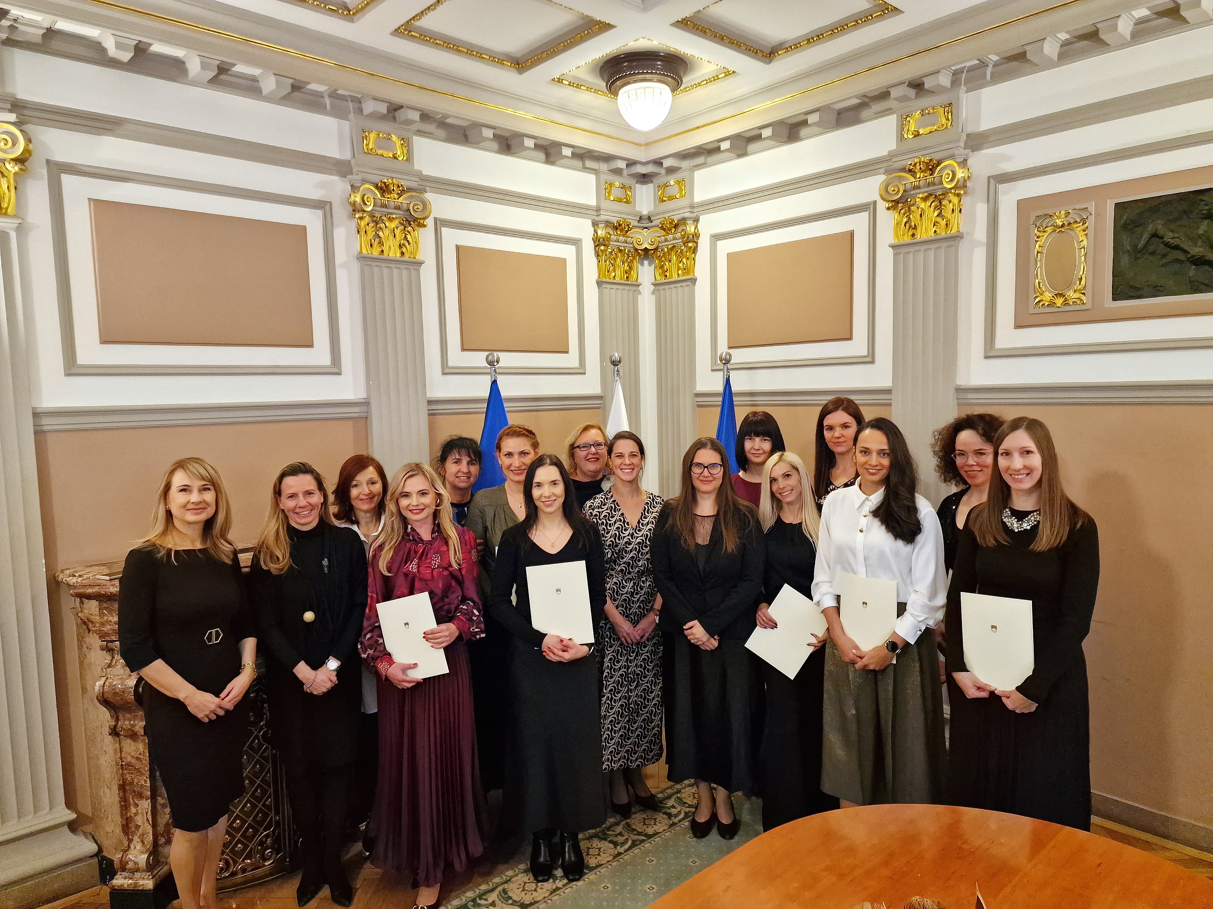 Foto: Arhiv Državnega odvetništva RS Skupna fotografija državnih odvetnic